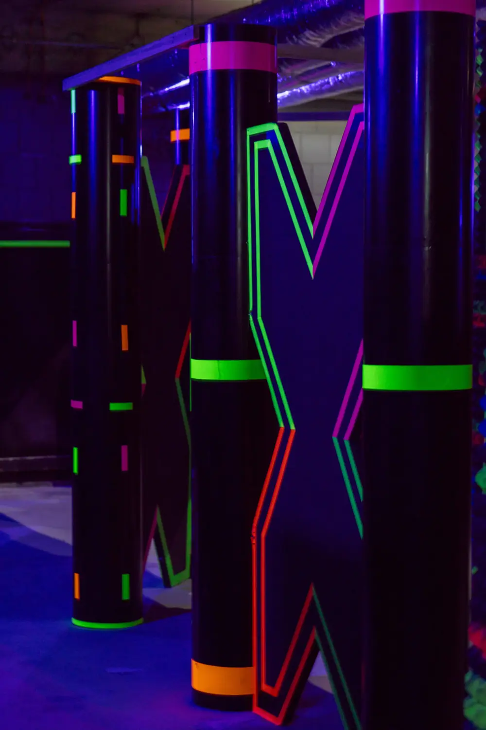 Neon-Maze-Arena für Laserplay bei Funderground Troisdorf