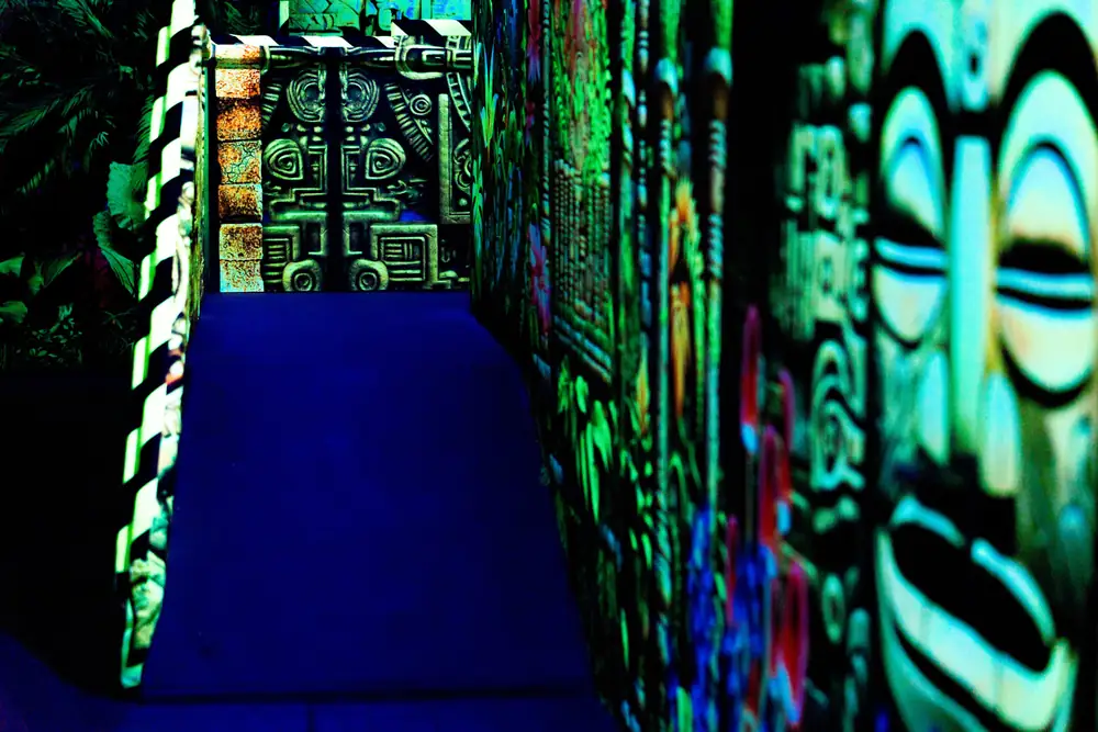 Maya-Tempel Details in der Lasertag-Arena